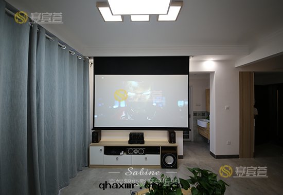 港宏世家(jiā)複式型書(shū)架影院(yuàn)